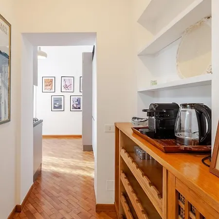 Апартаменты Luxury Penthouse With Terrace By Spanish Steps Рим