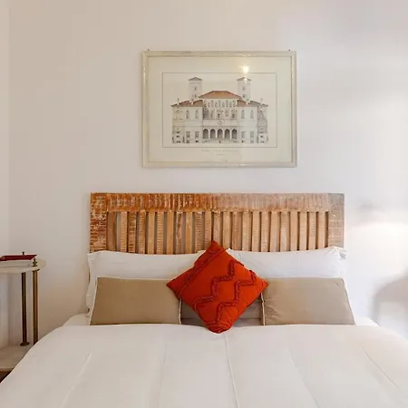 Апартаменты Luxury Penthouse With Terrace By Spanish Steps *
